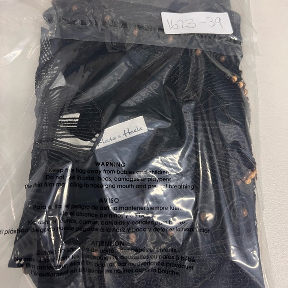 FLATS AND HEELS Womens L Black Boho Wood Bead Applique Flowy Semi Sheer Top - Picture 9 of 9